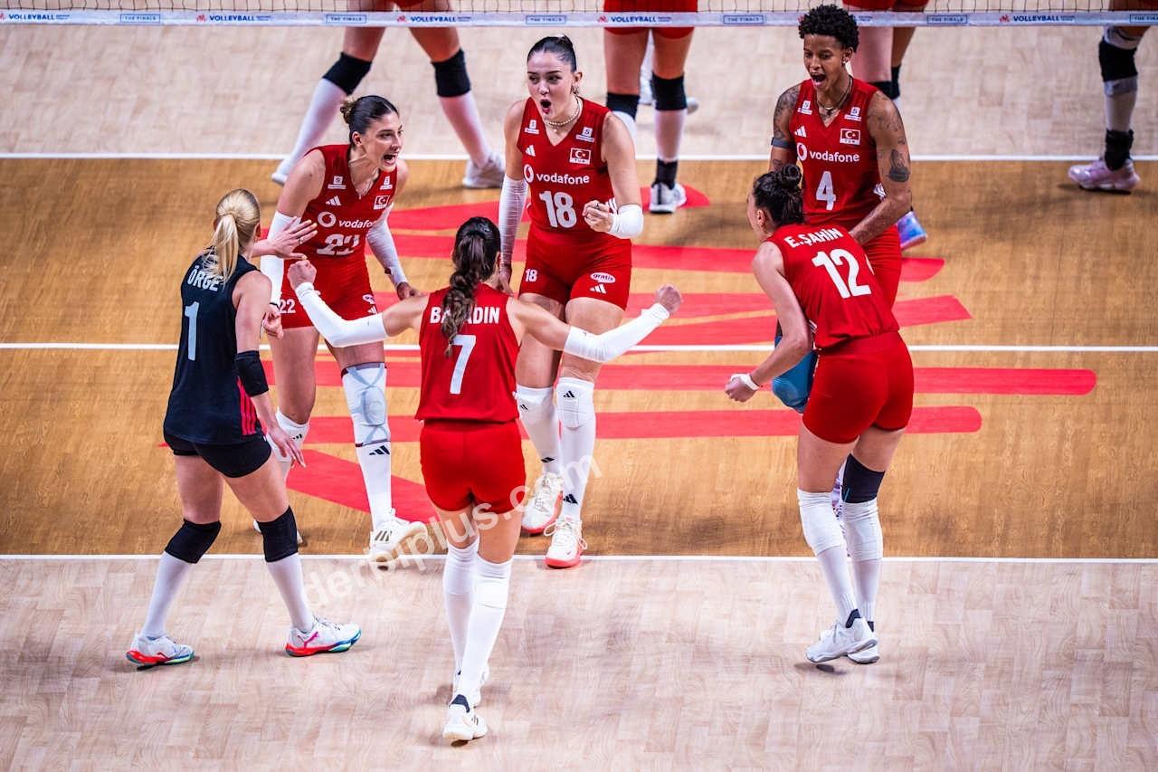 A Milli Kadın Voleybol Takımı, Milletler Ligi’nde finale yükseldi