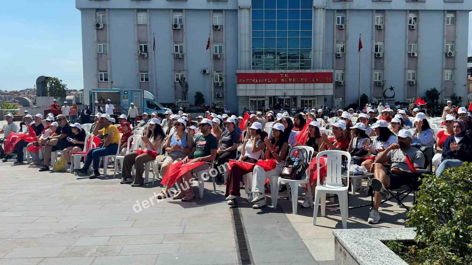 Bahçelievler’de A Milli Kadın Voleybol Takımı’nın zaferi dev ekranda izlendi