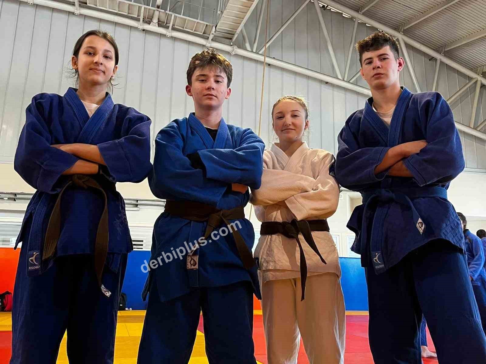 TÜRKİYE GÜREŞ FEDERASYONU İLE GENÇLİK VE SPOR BAKANLIĞI TARAFINDAN ORGANİZE EDİLEN OKUL SPORLARI TURNUVALARI KAPSAMINDA BALIKESİR BÜYÜKŞEHİR BELEDİYESİ SPORCULARI GÜREŞ VE JUDODA KAZANDIKLARI 18 MADALYA İLE DİKKAT ÇEKTİ.