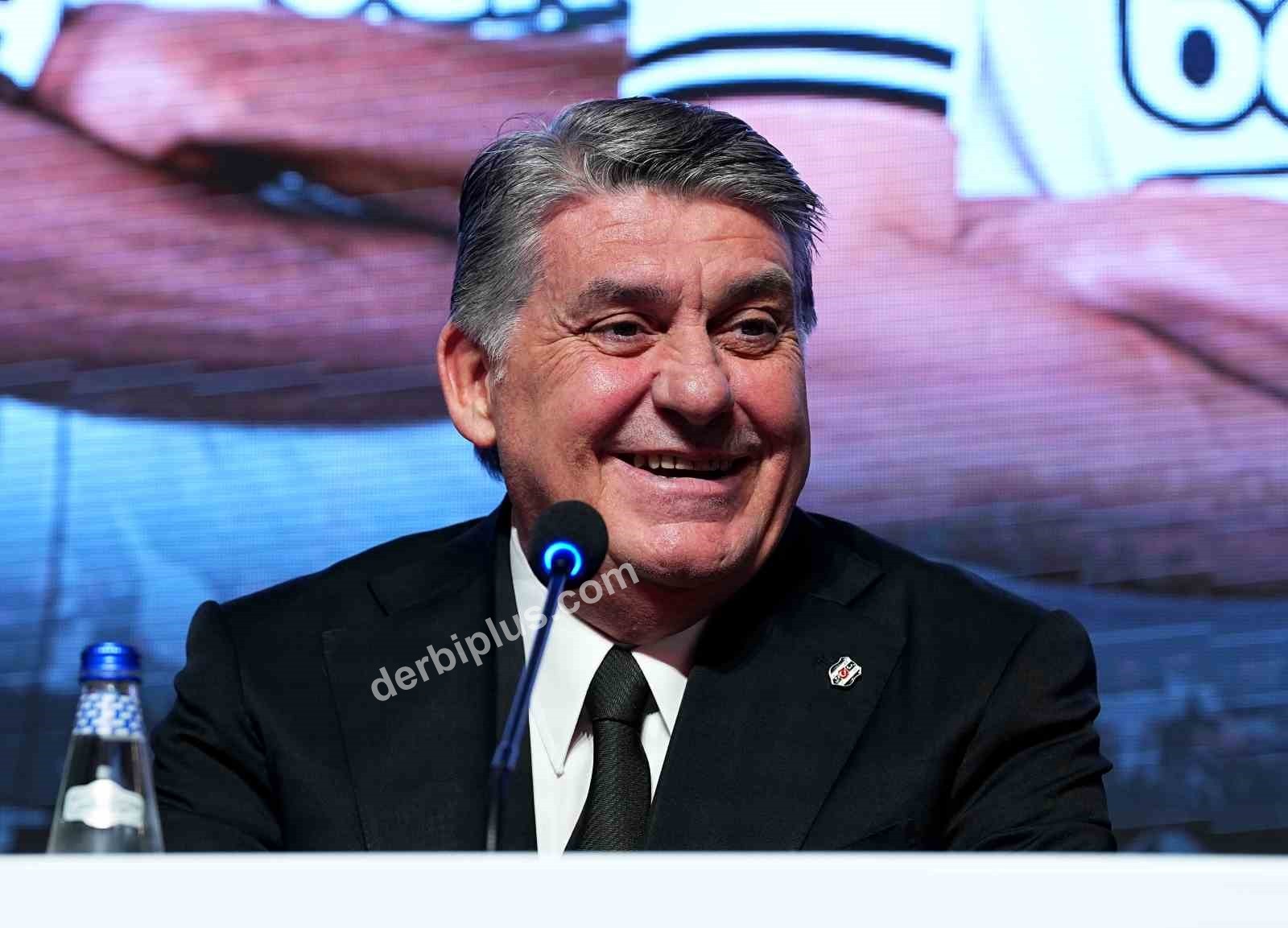 BEŞİKTAŞ’TA ARA TRANSFER DÖNEMİNDE KADROYA KATILAN 7 FUTBOLCU İÇİN BAŞKAN SERDAL ADALI’NIN DA KATILIMIYLA İMZA TÖRENİ DÜZENLENDİ.