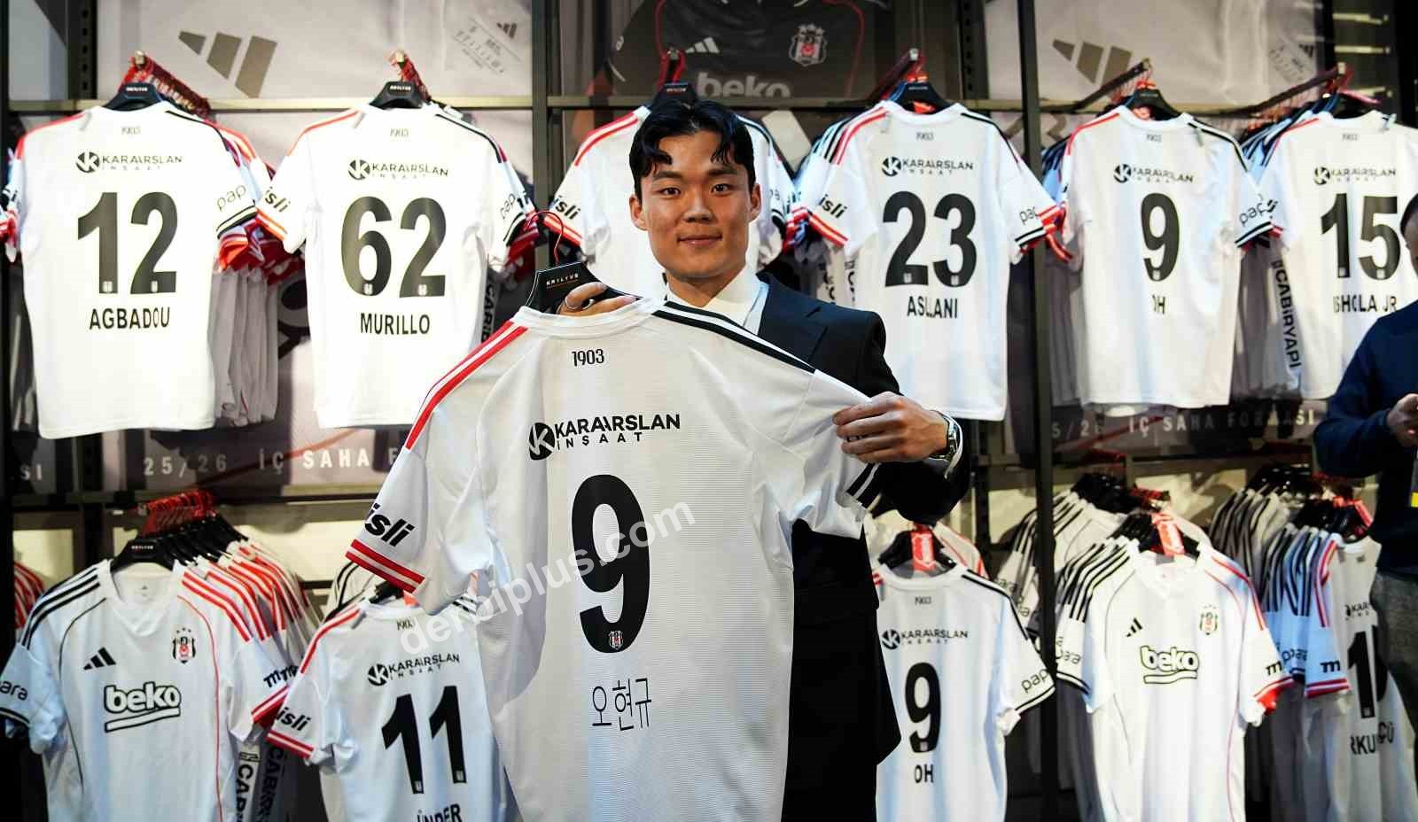 BEŞİKTAŞ’TA ARA TRANSFER DÖNEMİNDE KADROYA KATILAN 7 FUTBOLCU İÇİN BAŞKAN SERDAL ADALI’NIN DA KATILIMIYLA İMZA TÖRENİ DÜZENLENDİ.