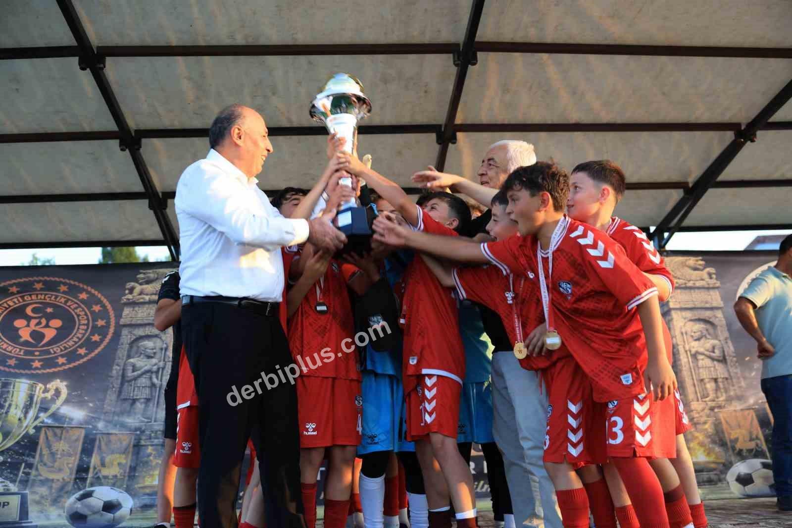 Çorum’da 400 sporcunun katıldığı Hitit Cup’ta şampiyon Samsun ekibi oldu