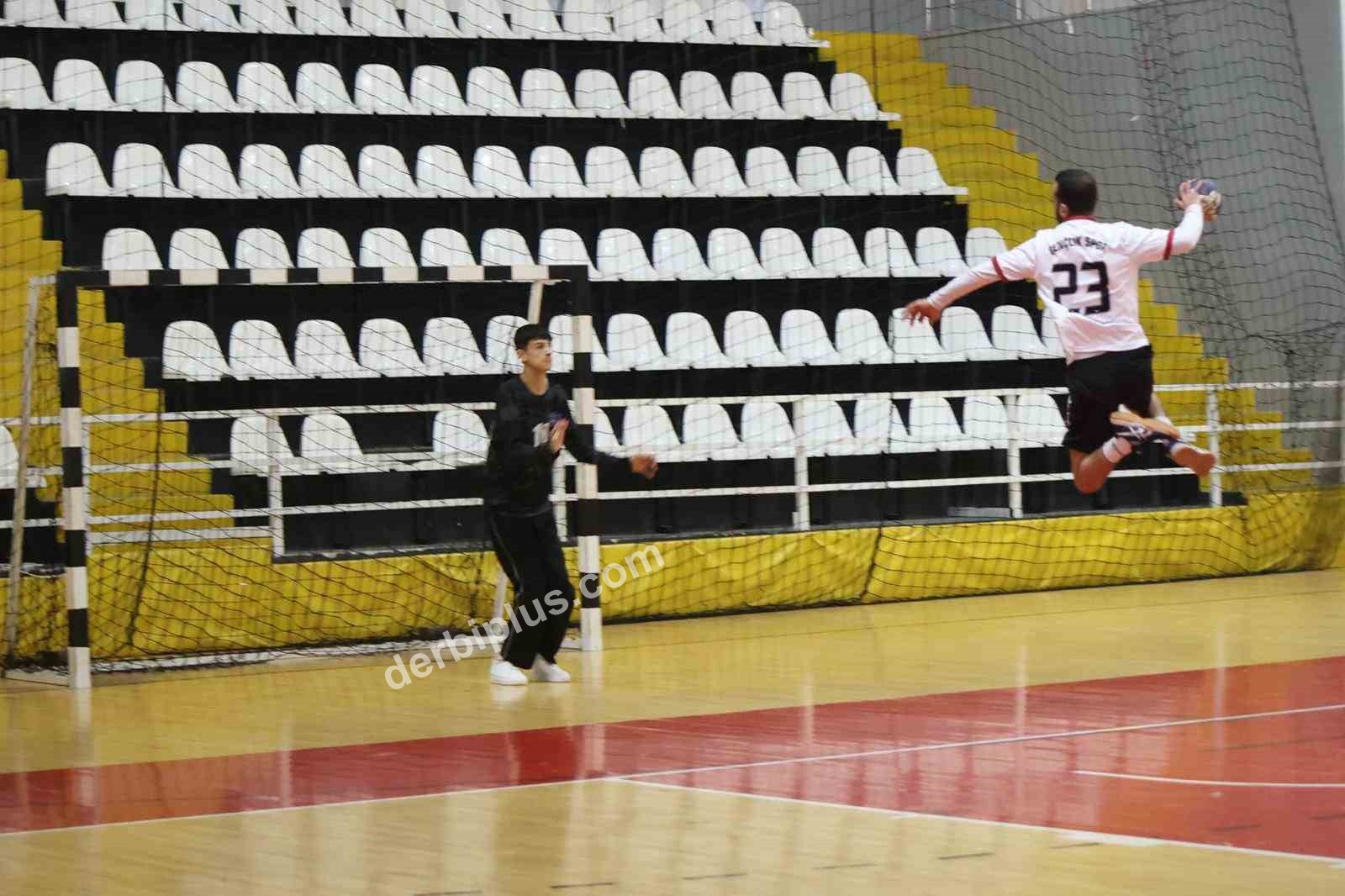 ELAZIĞ GSK HENTBOL TAKIMI 7’DE 7 YAPTI