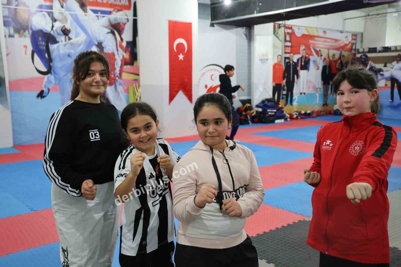 PARA TAEKWONDO POOMSAE TÜRKİYE ŞAMPİYONU OLAN ÖZEL SPORCU FURKAN KAAN ATA (23), ELDE ETTİĞİ BAŞARIYLA HEM ÖZEL SPORCULARA HEM DE GENÇ TAEKWONDOCULARA ÖRNEK OLDU.