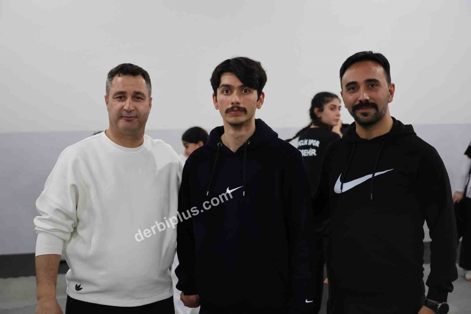 PARA TAEKWONDO POOMSAE TÜRKİYE ŞAMPİYONU OLAN ÖZEL SPORCU FURKAN KAAN ATA (23), ELDE ETTİĞİ BAŞARIYLA HEM ÖZEL SPORCULARA HEM DE GENÇ TAEKWONDOCULARA ÖRNEK OLDU.
