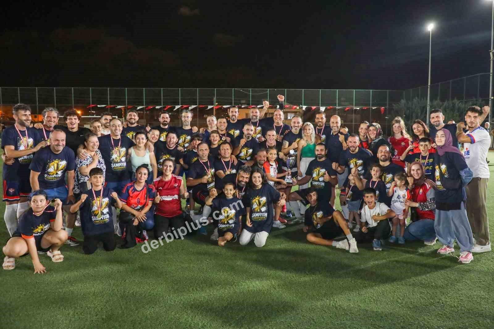 Erhan Aksay turnuvasında kupa sahibini buldu