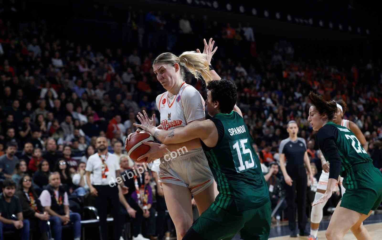 FIBA KADINLAR AVRUPA KUPASI ÇEYREK FİNAL RÖVANŞ MAÇINDA ÇİMSA ÇBK MERSİN, YUNANİSTAN'IN PANATHİNAİKOS TAKIMINI 71-57 YENDİ.