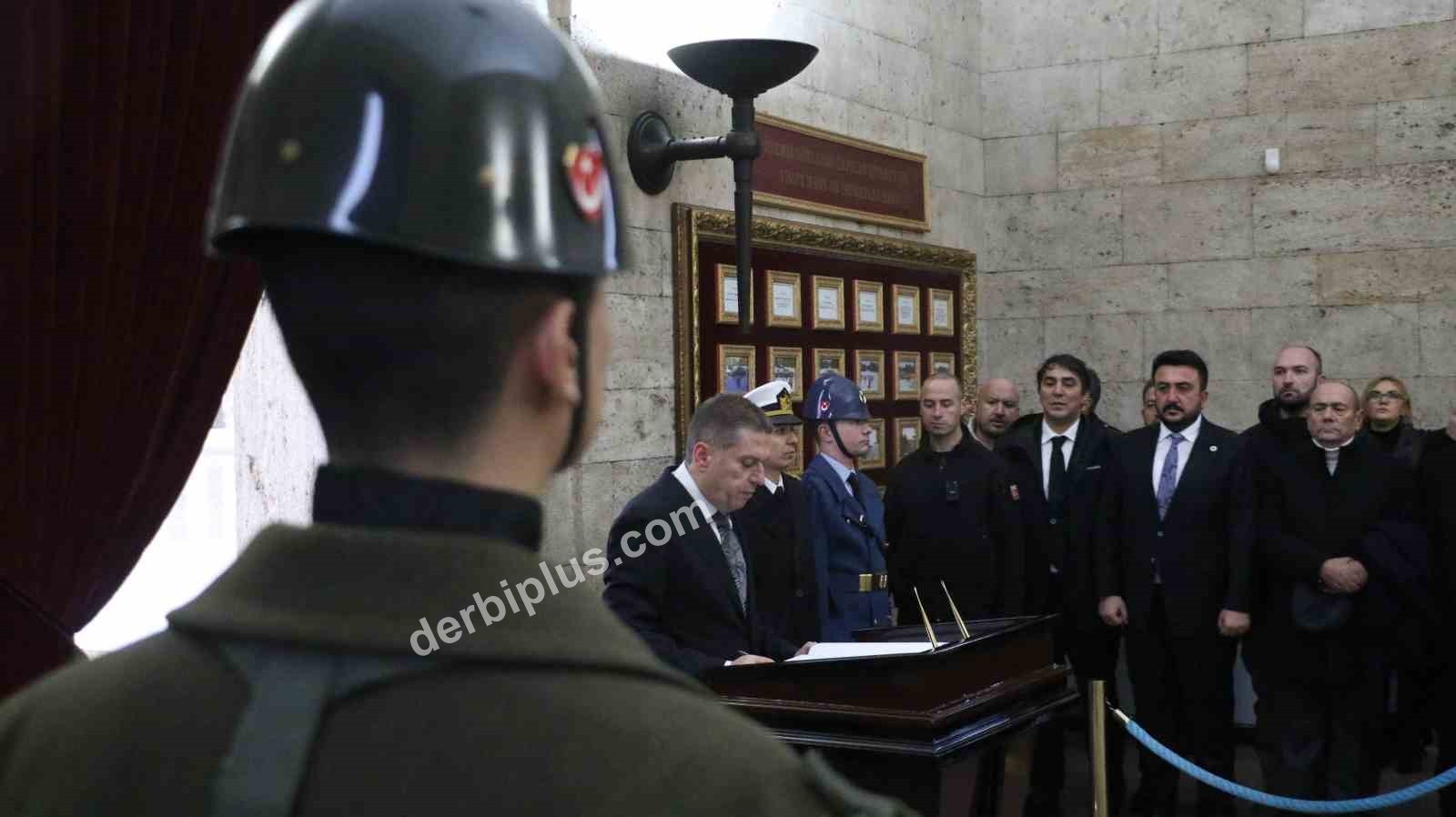 GENÇLERBİRLİĞİ BAŞKANI HAYDAR ARDA ÇAKMAK VE BERABERİNDEKİ HEYET ANITKABİR'İ ZİYARET ETTİ.