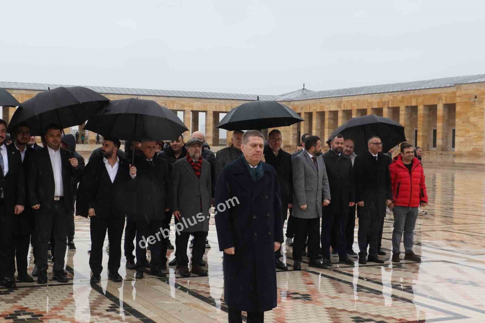 GENÇLERBİRLİĞİ BAŞKANI HAYDAR ARDA ÇAKMAK VE BERABERİNDEKİ HEYET ANITKABİR'İ ZİYARET ETTİ.
