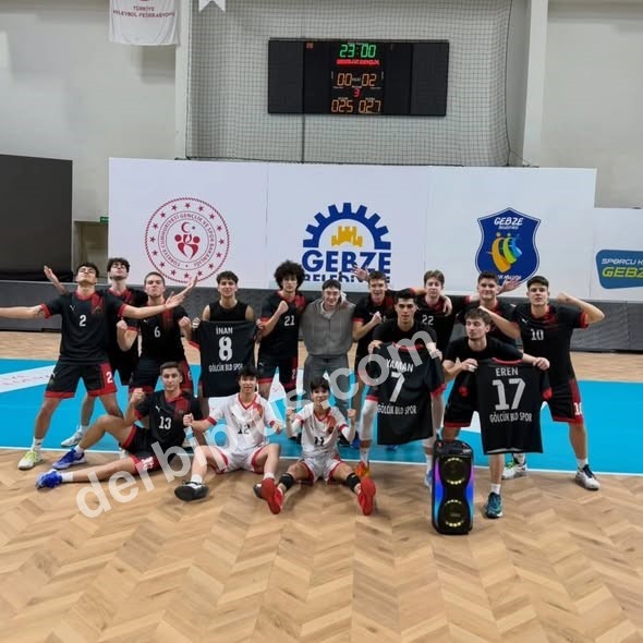 Gölcük Belediyespor genç erkek voleybol takımı üst üste 3. kez şampiyon