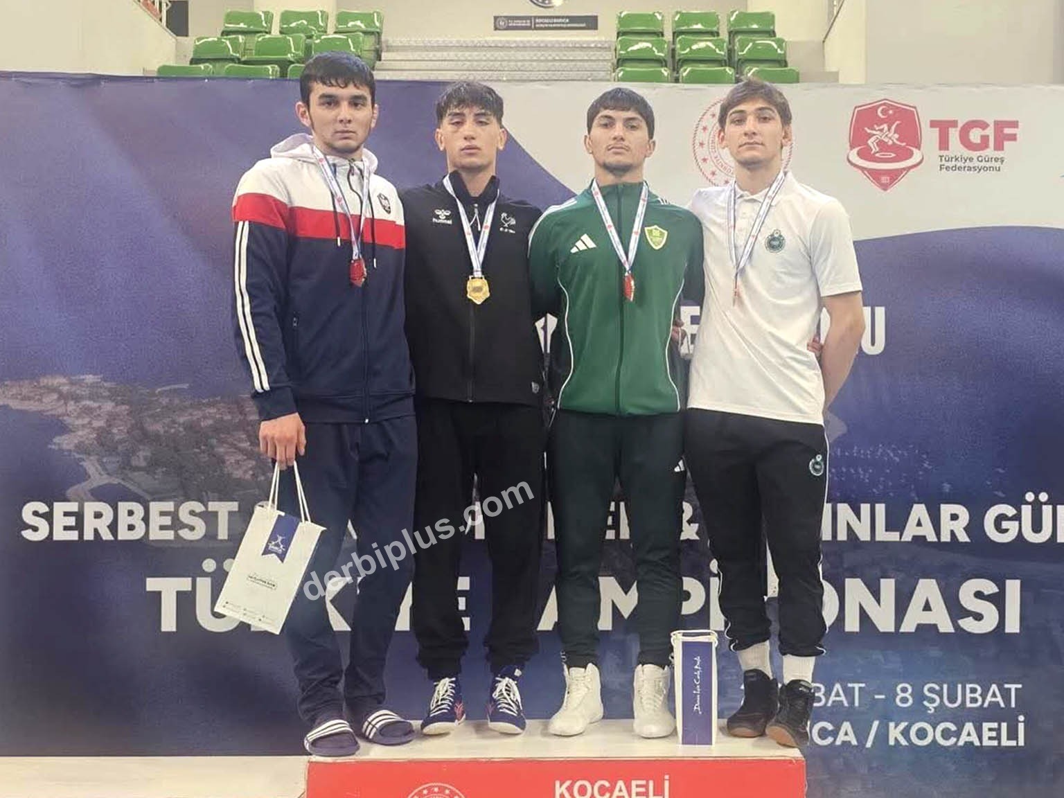 KOCAELİ DARICA’DA YAPILAN GÜREŞ TÜRKİYE ŞAMPİYONASI’NDA, DENİZLİ SPORCU EĞİTİM MERKEZİ SPORCULARI MİNDERİN TOZUNU ATTIRDI. GREKOROMEN 71 KG’DA ORHAN EYMEN TAŞÇI TÜRKİYE ŞAMPİYONU OLARAK ALTIN MADALYANIN SAHİBİ OLDU.