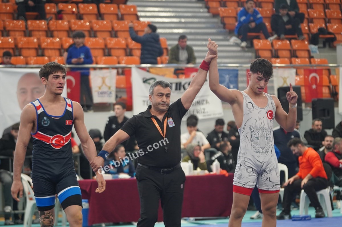 KOCAELİ DARICA’DA YAPILAN GÜREŞ TÜRKİYE ŞAMPİYONASI’NDA, DENİZLİ SPORCU EĞİTİM MERKEZİ SPORCULARI MİNDERİN TOZUNU ATTIRDI. GREKOROMEN 71 KG’DA ORHAN EYMEN TAŞÇI TÜRKİYE ŞAMPİYONU OLARAK ALTIN MADALYANIN SAHİBİ OLDU.