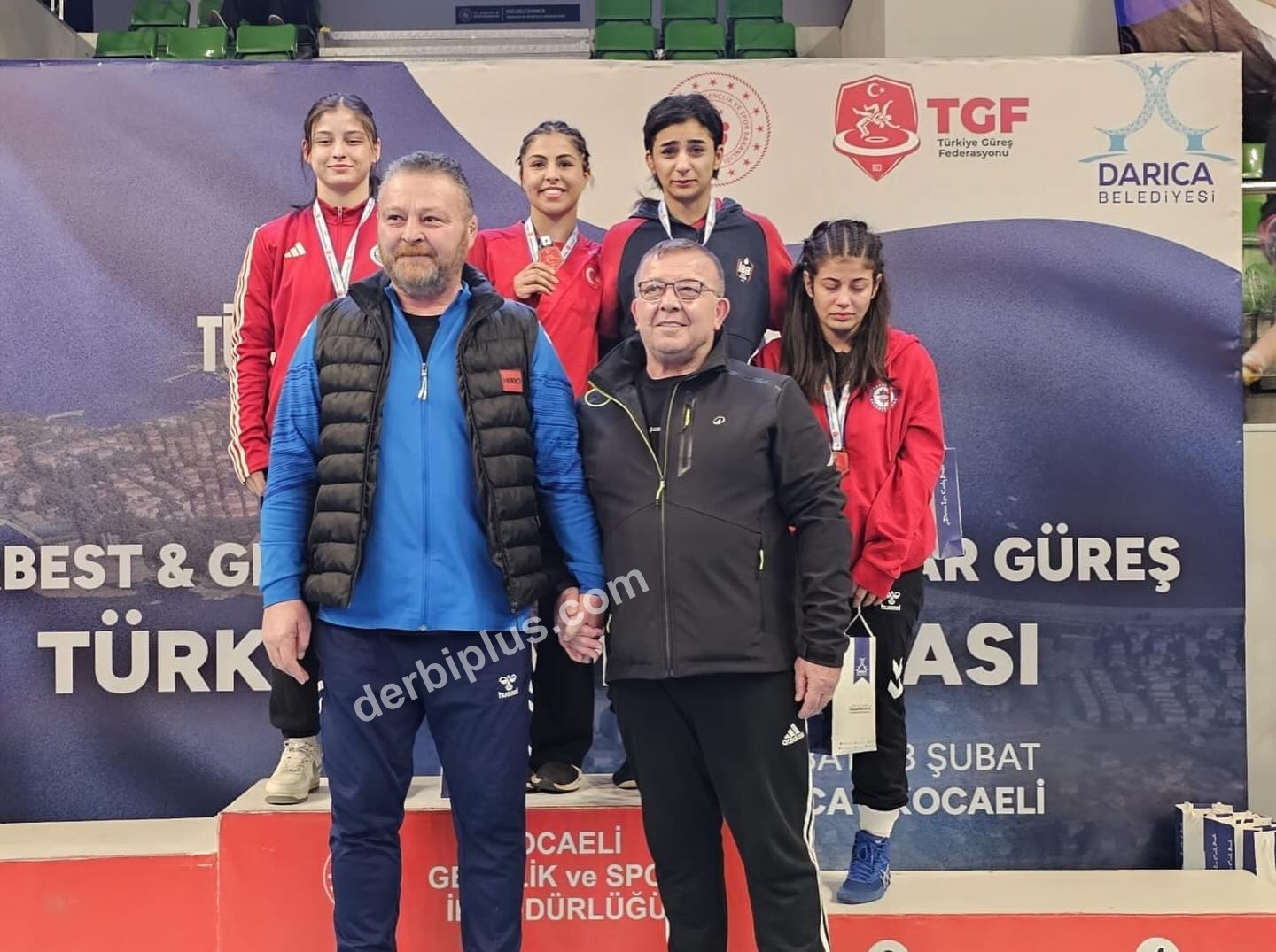 KOCAELİ DARICA’DA YAPILAN GÜREŞ TÜRKİYE ŞAMPİYONASI’NDA, DENİZLİ SPORCU EĞİTİM MERKEZİ SPORCULARI MİNDERİN TOZUNU ATTIRDI. GREKOROMEN 71 KG’DA ORHAN EYMEN TAŞÇI TÜRKİYE ŞAMPİYONU OLARAK ALTIN MADALYANIN SAHİBİ OLDU.