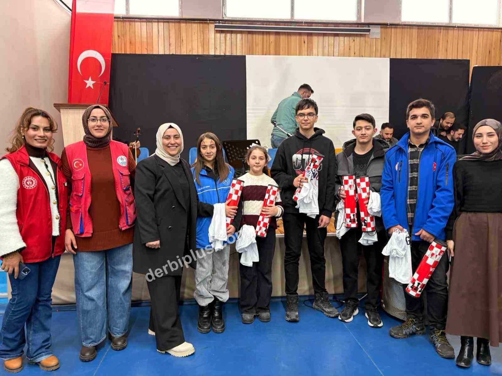 GENÇLİK SPOR BAKANLIĞI’NIN ‘KIŞ KULÜBÜ’ PROJESİ BİNLERCE ÇOCUĞUN GENÇLİK MERKEZLERİNE AKIN ETMESİNİ SAĞLADI. ERZURUM GSİM BAĞLI GENÇLİK MERKEZLERİ’NDE YARI YIL TATİLİNDE 10 BİNE YAKIN ÖĞRENCİYE HİZMET VERDİ. GENÇLİK VE SPOR İL MÜDÜRÜ LEVENT ÇAKMUR, "GELECEĞİN SANAT, SPOR VE BİLİM İNSANLARI BU ÇOCUKLARIN ARASINDAN ÇIKACAK" DEDİ.