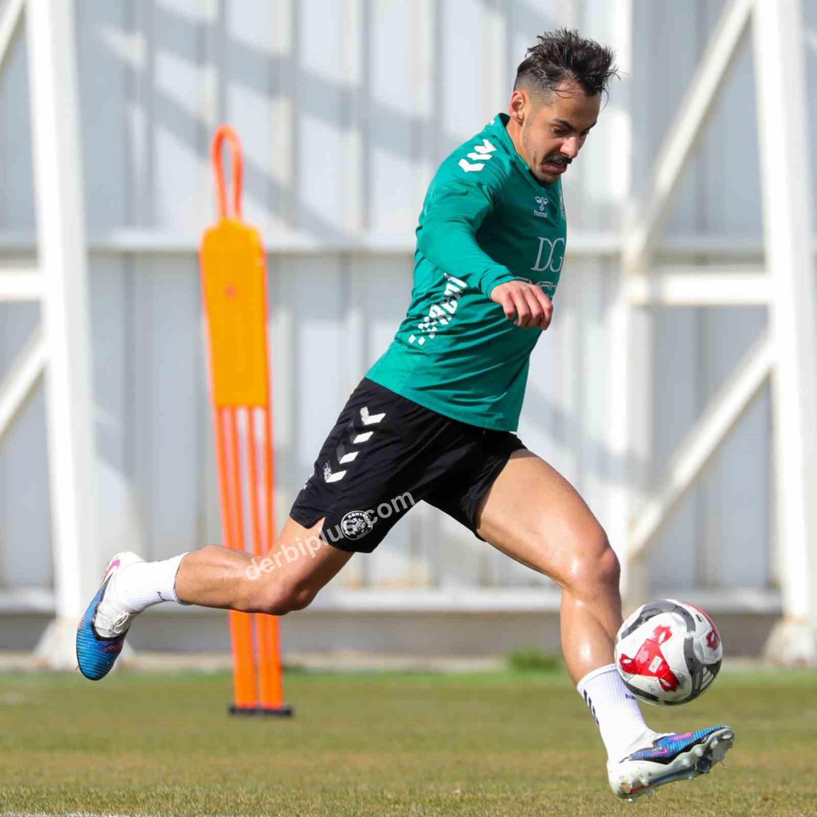 KONYASPOR, TRENDYOL SÜPER LİG’İN 21. HAFTASINDA CORENDON ALANYASPOR'A KONUK OLACAĞI MAÇIN HAZIRLIKLARINA BAŞLADI.