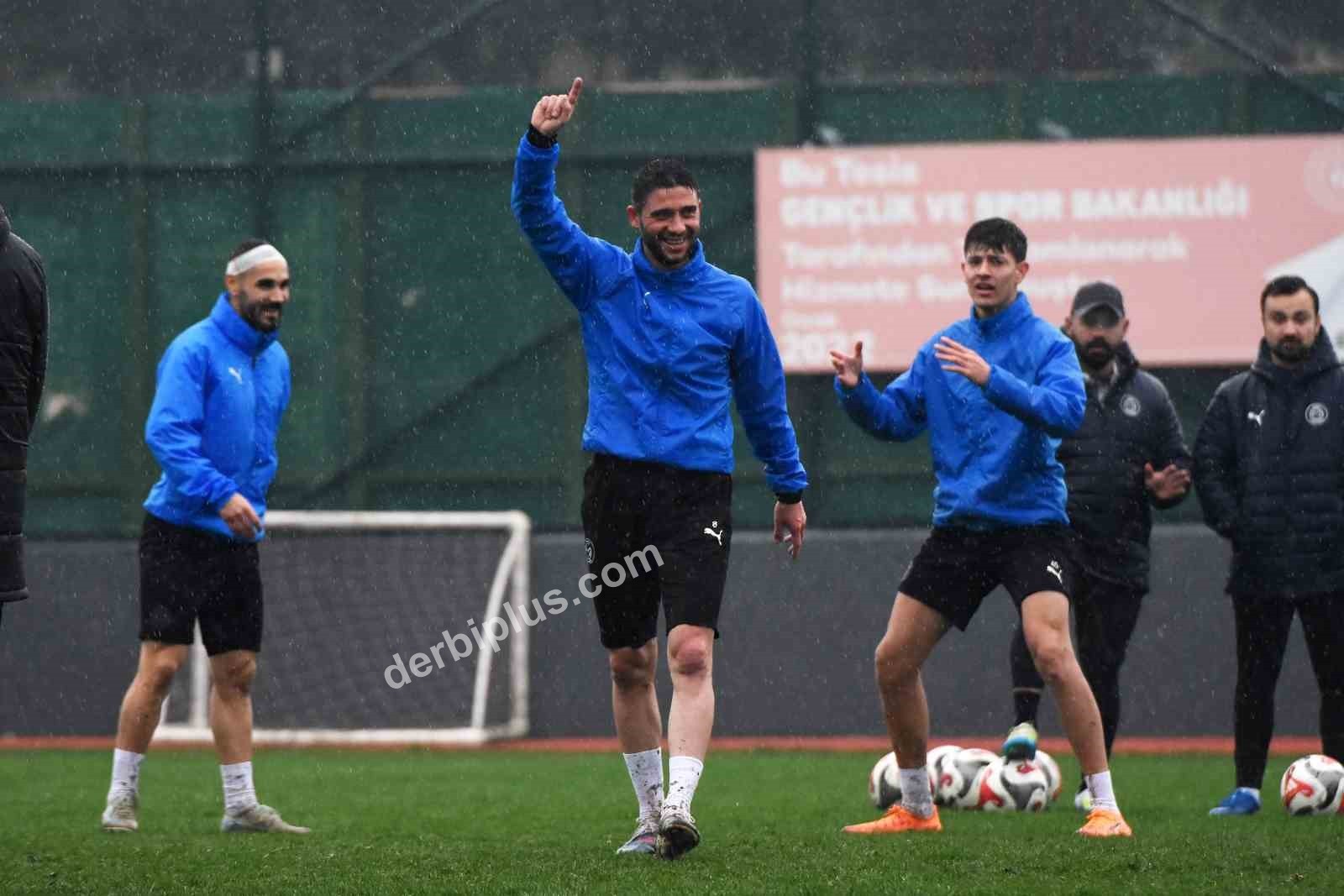 MANİSA FUTBOL KULÜBÜ, TRENDYOL 1. LİG 25. HAFTA MÜCADELESİNDE DEPLASMANDA KARŞILAŞACAĞI ESENLER EROKSPOR MAÇININ HAZIRLIKLARINI TAMAMLADI.