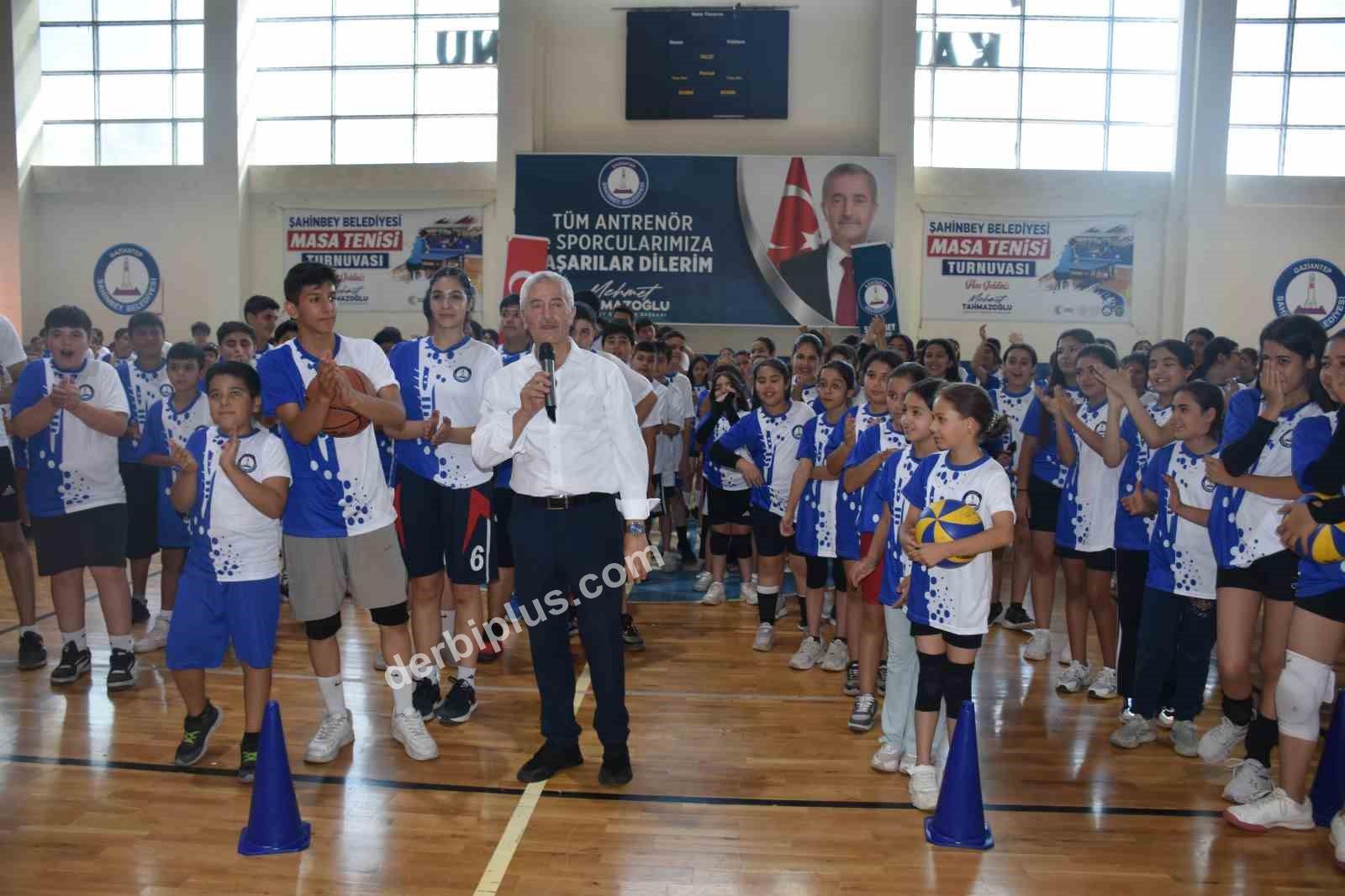 Şahinbey Belediyesi yaz spor okulu gençlere kapısını açtı
