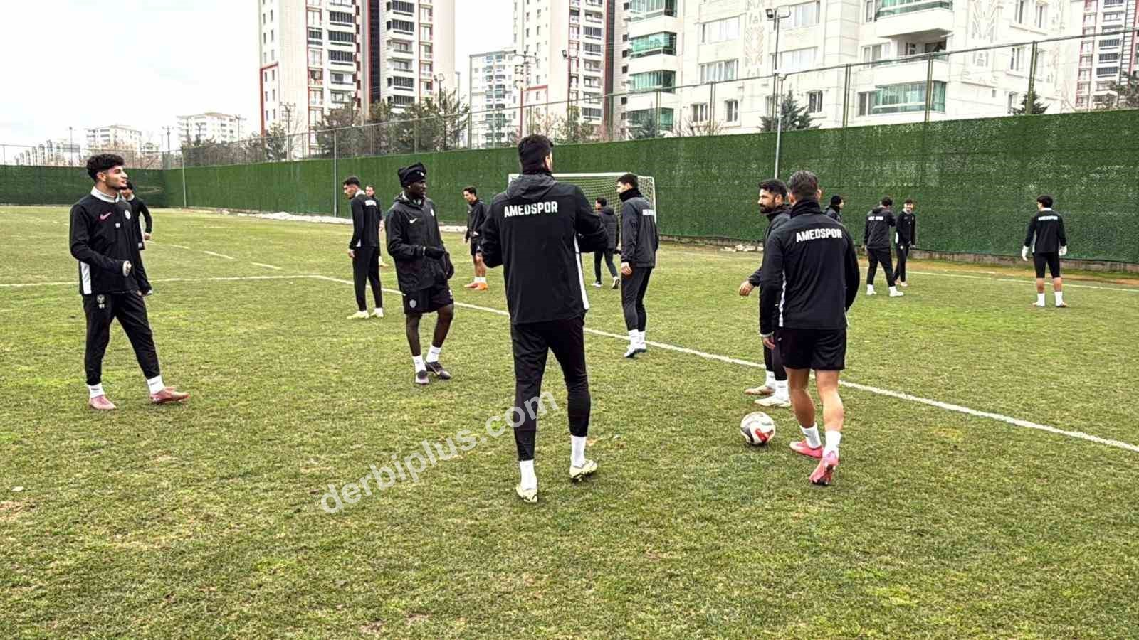 AMED SPORTİF FAALİYETLER, TRENDYOL 1. LİG'İN 25. HAFTASINDA EVİNDE OYNAYACAĞI SAKARYASPOR MAÇININ HAZIRLIKLARINI YAPTIĞI ANTRENMANLA SÜRDÜRDÜ.