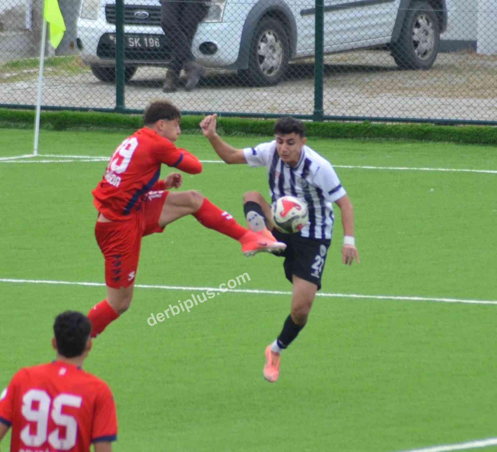 TFF 3. LİG 4. GRUP’TA 20. HAFTA MÜCADELESİNDE NAZİLLİSPOR, PAMUKÖREN STADI’NDA KONUK ETTİĞİ SÖKE 1970 SK KARŞISINDA SAHADAN 6-0’LIK AĞIR BİR MAĞLUBİYETLE AYRILDI. SÖKE EKİBİ, 7 HAFTALIK GALİBİYET HASRETİNE SON VERDİ.