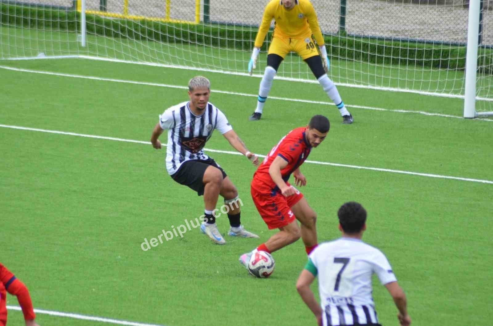 TFF 3. LİG 4. GRUP’TA 20. HAFTA MÜCADELESİNDE NAZİLLİSPOR, PAMUKÖREN STADI’NDA KONUK ETTİĞİ SÖKE 1970 SK KARŞISINDA SAHADAN 6-0’LIK AĞIR BİR MAĞLUBİYETLE AYRILDI. SÖKE EKİBİ, 7 HAFTALIK GALİBİYET HASRETİNE SON VERDİ.