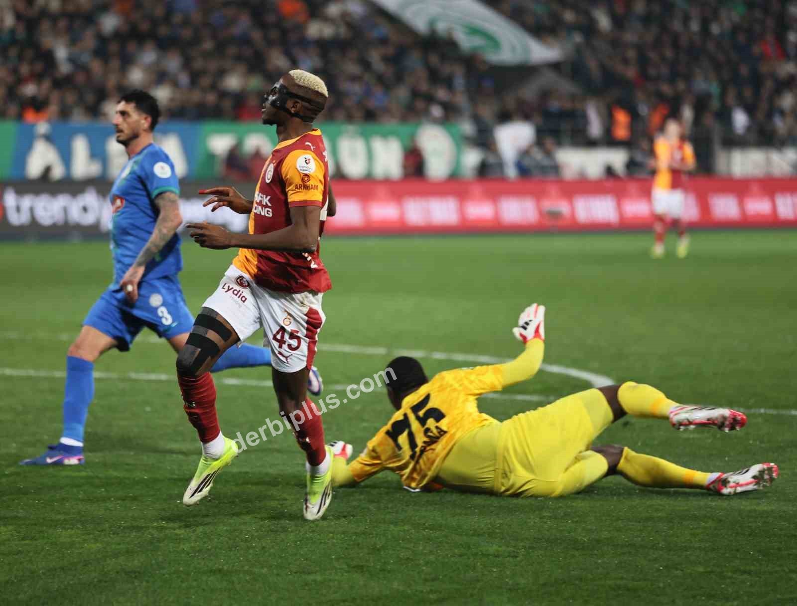 TRENDYOL SÜPER LİG'İN 21. HAFTASINDA ÇAYKUR RİZESPOR, SAHASINDA KARŞILAŞTIĞI GALATASARAY'A 3-0 MAĞLUP OLDU.
